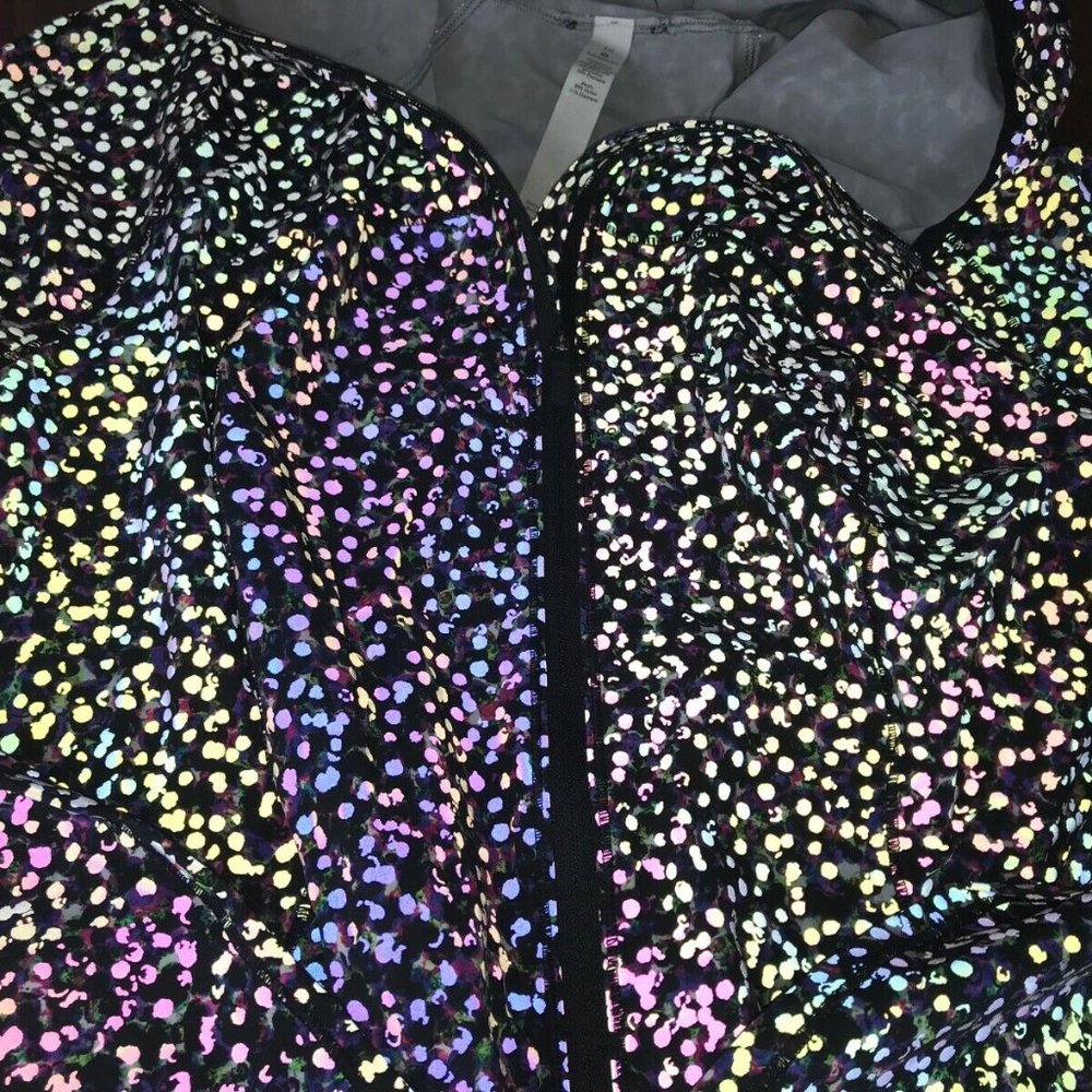 NEW Lululemon Seawheeze 2019 Half-Marathon Mist Over Windbreaker 10 REFLECTIVE - Picture 3 of 5